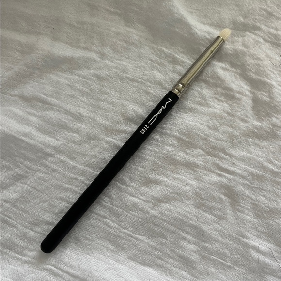 MAC Cosmetics 219S Precision Brush in Black and Silver - Picture 1 of 2